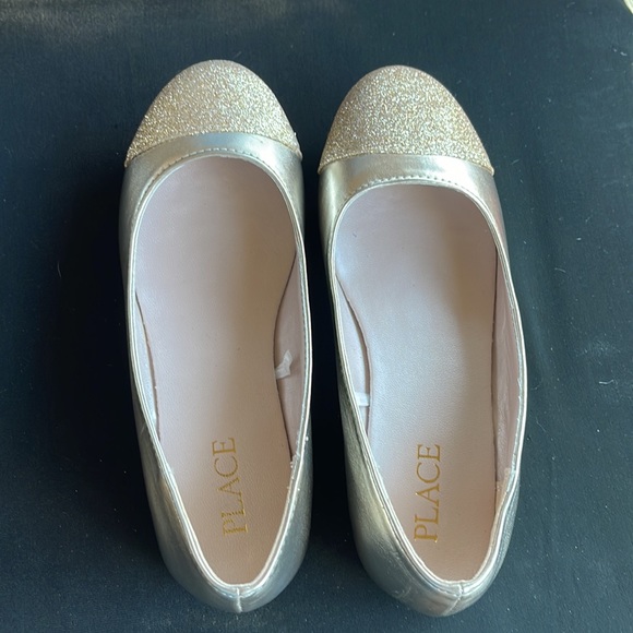 NEW The Children’s Place Gold and Glitter Slip on Ballet Type Shoes Size 13 - Picture 4 of 4